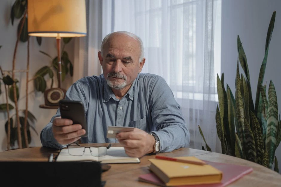 Пенсію можуть призупинити: кому потрібно терміново оновити дані в ПФУ