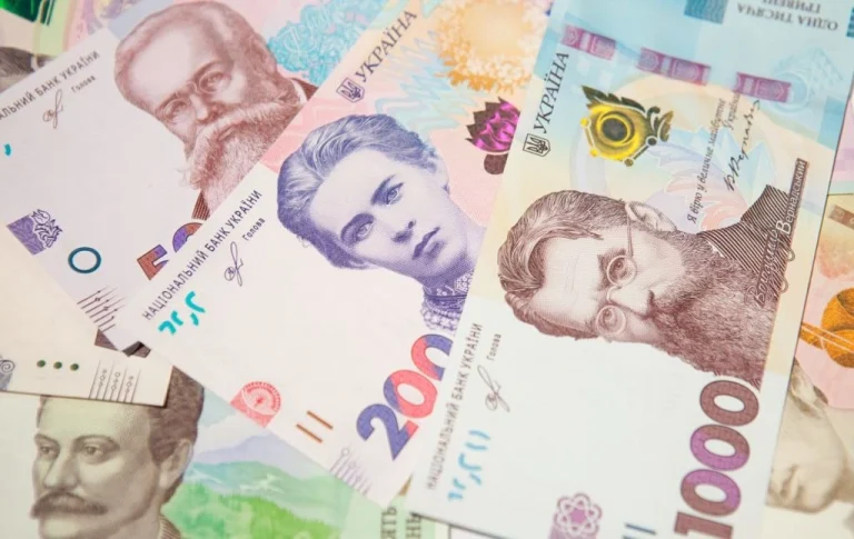 За звичайні 50 гривень можуть віддати понад 100 тисяч: яку купюру шукають