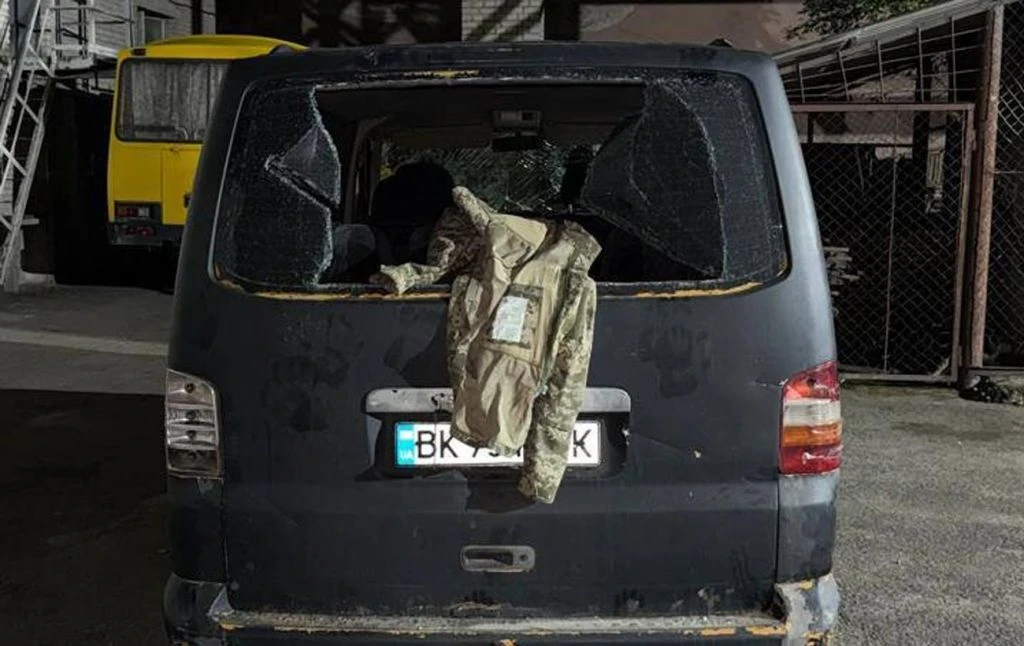 У Луцьку натовп розтрощив авто ТЦК і побив військових: що сталося